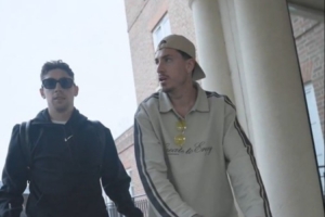 24小时内对手→队友！巴尔韦德与吉梅内斯一同抵达乌拉圭队驻地