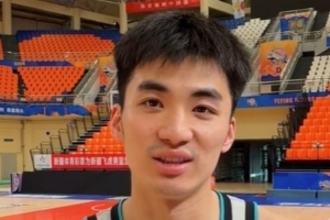 于德豪：祝在新疆的朋友新年快乐 大家开开心心打球 永远是一家人