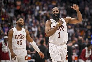 媒体人：米切尔和哈登带领骑士赢球 球队的防守还是差点意思