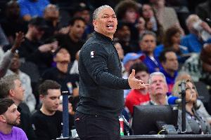 泰伦·卢：最后10场我们必须找回防守身份 然后从那里开始