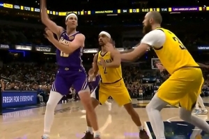 神来之笔！里夫斯圆月弯刀写意妙传 海斯一飞冲天空接暴扣