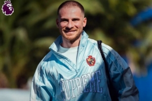 麦卡利斯特晒来到阿根廷队报到照片,新发型引发俱乐部队友吐槽