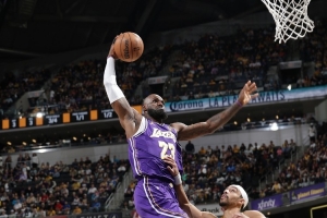 费舍尔：詹姆斯接受角色转变 他的态度影响全队