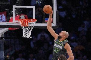 镇守篮下！戈贝尔上半场10中4拿到8分6板 送出4次大帽