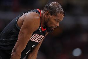 被防得很死！杜兰特半场11投仅2中拿到9分 三分3中1